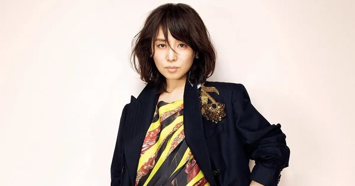 まるで芸術品！ 石田ゆり子さんがまとう、美しい手仕事の刺繡が施され