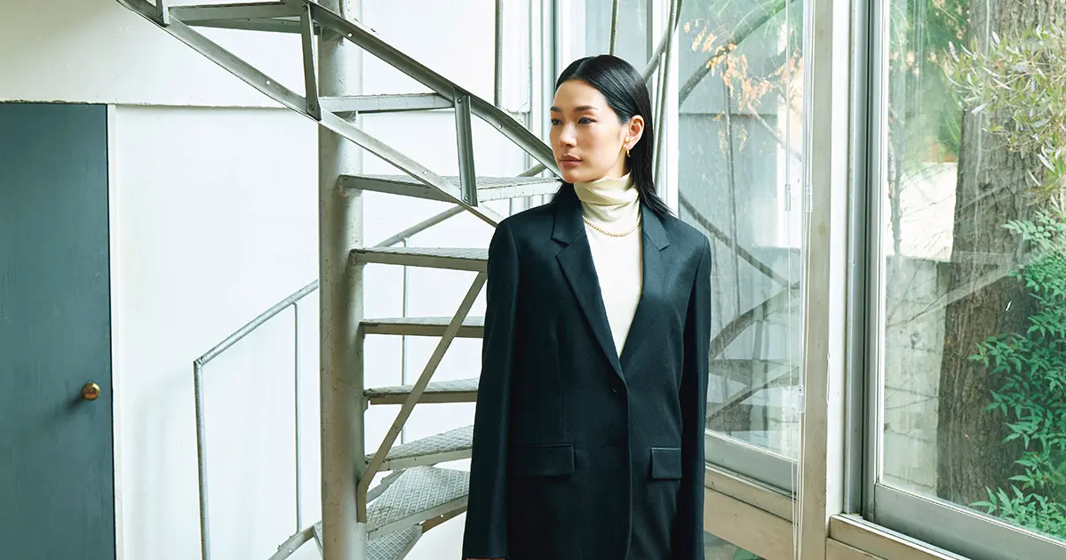ザロウ　ブラック　ジャケット　therow シンプルだけどラグジュアリーに映える「ザ・ロウ」の黒ジャケット